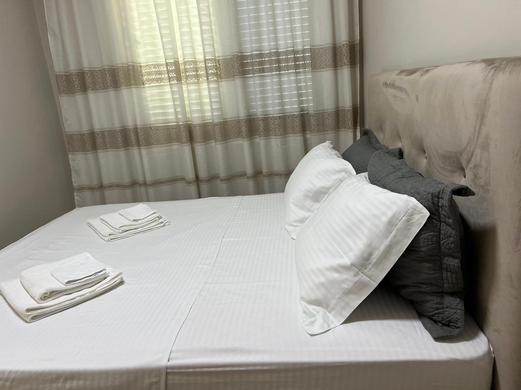 Center View Luxury Apartment Tirana Exteriör bild
