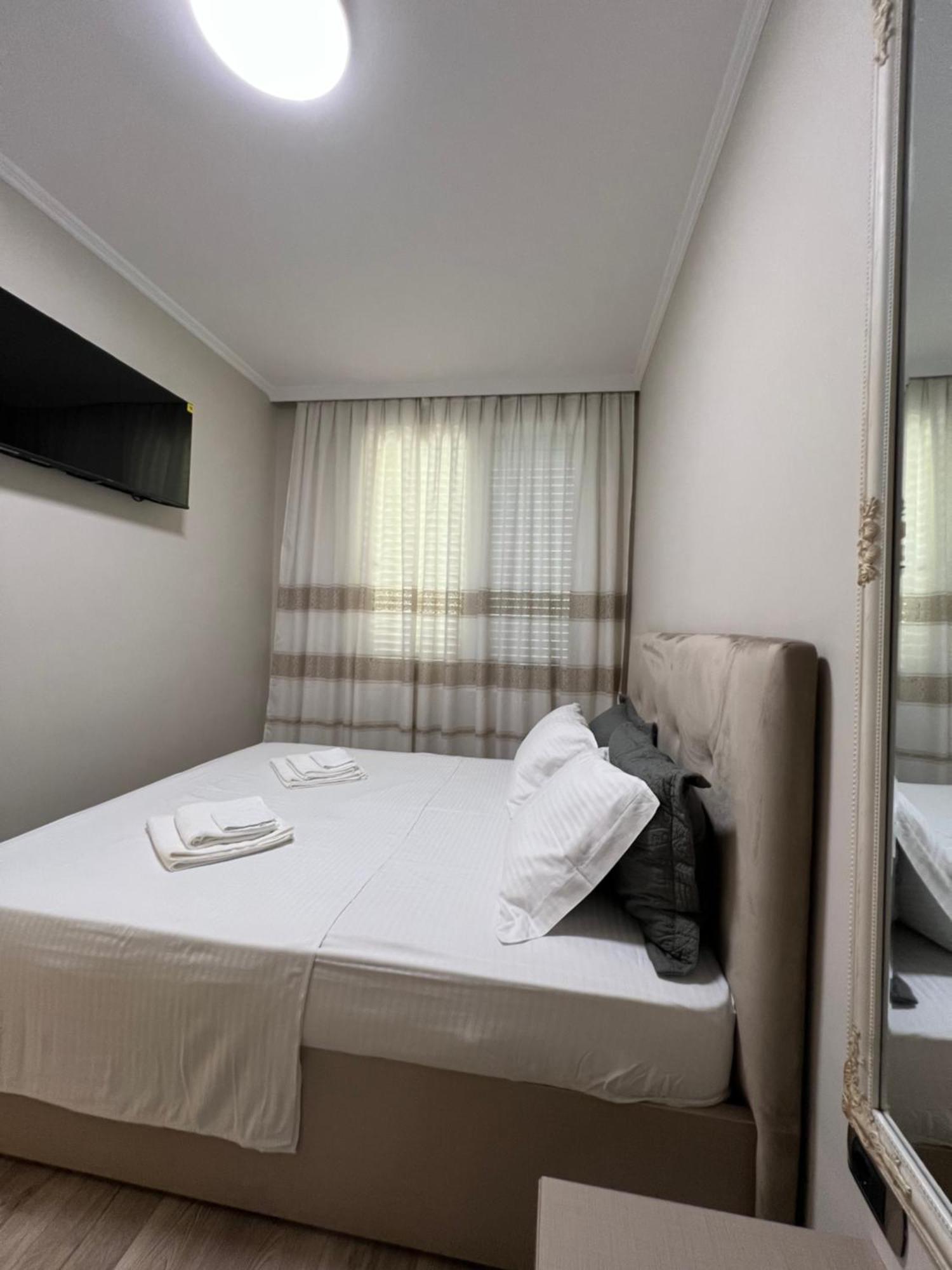 Center View Luxury Apartment Tirana Exteriör bild